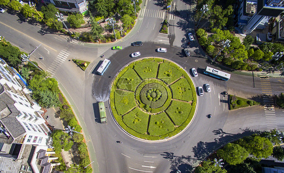 道路环岛路口航拍图片