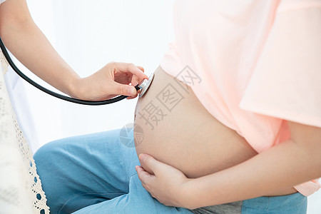 孕妇和医生孕妇医生听诊器背景