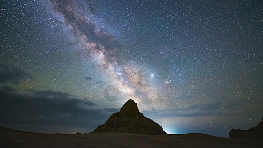 璀璨星空丹霞地貌星空背景