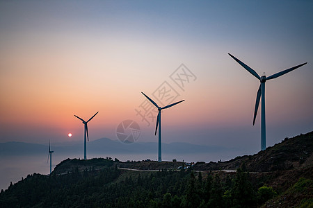 三爪仑三爪山的风车日落背景