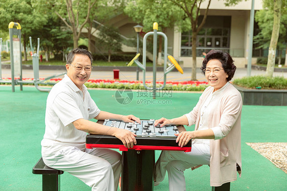 老年人下棋图片