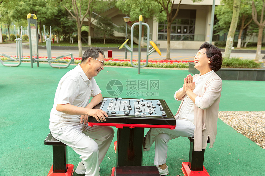 老年人下棋图片