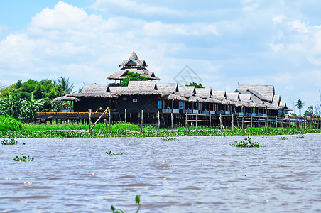 缅甸茵莱湖水上屋图片