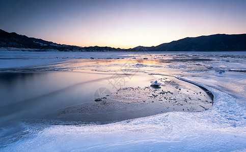 冰雪河流风景高清图片