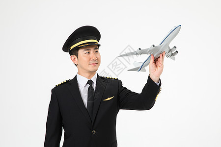 机长飞行员拿着飞机模型背景图片