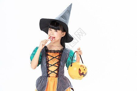 可爱小女孩万圣节女巫打扮拿着南瓜灯和棒棒糖图片