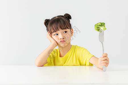 手绘西兰花小女孩看着西兰花发呆背景