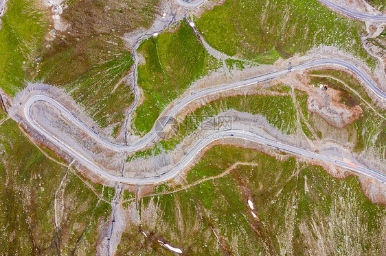 航拍新疆山野公路风景旅游图片