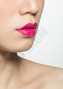 女性唇部彩妆展示图片