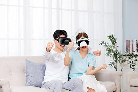 年轻情侣居家体验VR图片