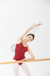 年轻美女芭蕾舞动作图片