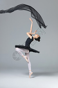 青年女性芭蕾舞丝带图片