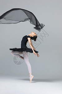 青年女性芭蕾舞丝带背景图片