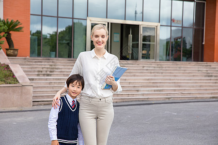 外教老师和学生一块合影图片