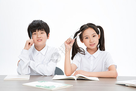 小男孩与小女孩一起学习图片素材