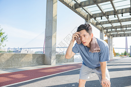 准备跑步男性户外运动间隙流汗背景