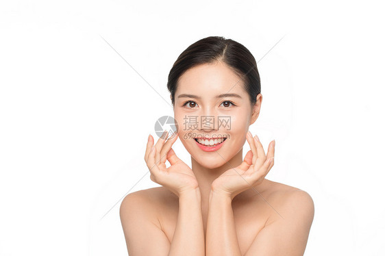 女性苹果肌养颜护肤图片