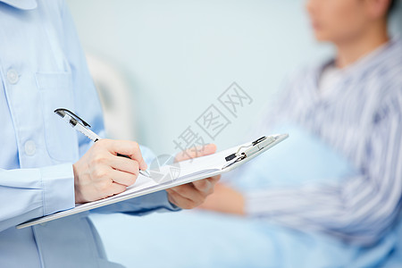 医院办公区护士记录病人身体状况手部特写背景