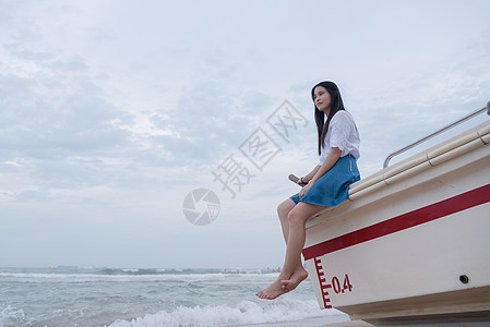 深圳西冲沙滩快艇上的少女高清图片