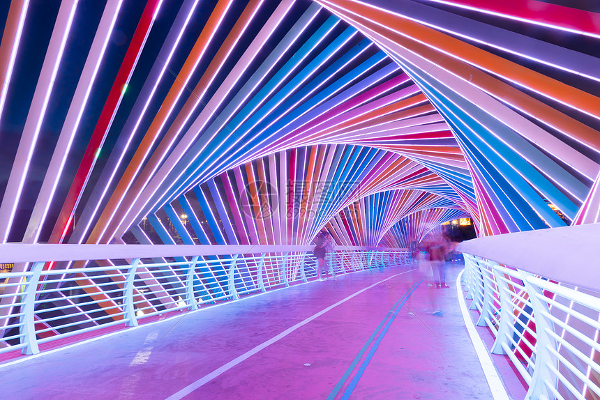 青岛城市风光彩虹桥图片