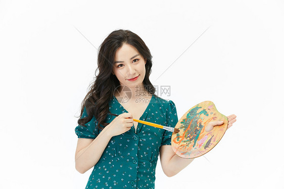 美女画家手拿调色板和画笔图片