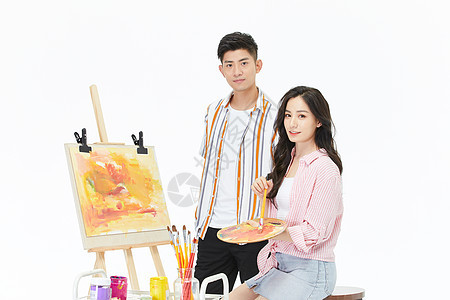 帅哥看女画家创作图片