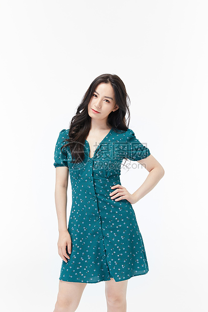 性感时尚美女单手叉腰