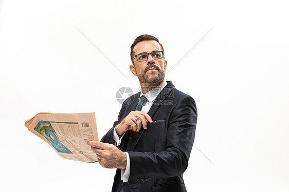 外国商务男性看报纸图片