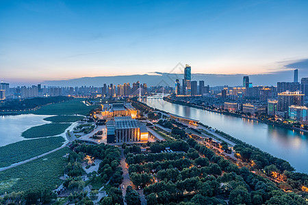 园林夜色夜色中的汉江和琴台剧院背景