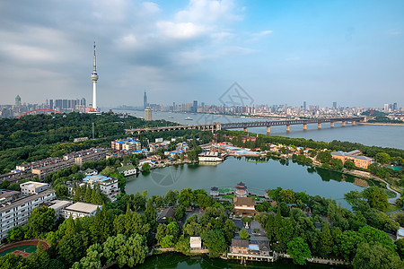 武汉长江大桥和龟山电视塔自然风光图片