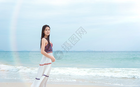 深圳桔钓沙沙滩上的少女图片