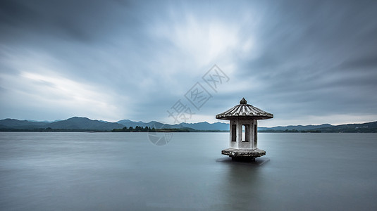 阴天的杭州西湖风光图片