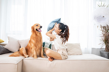 美女与宠物相伴高清图片