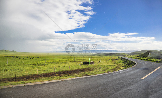 高原草原道路马路图片