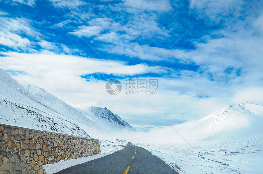 西藏雪山天路图片