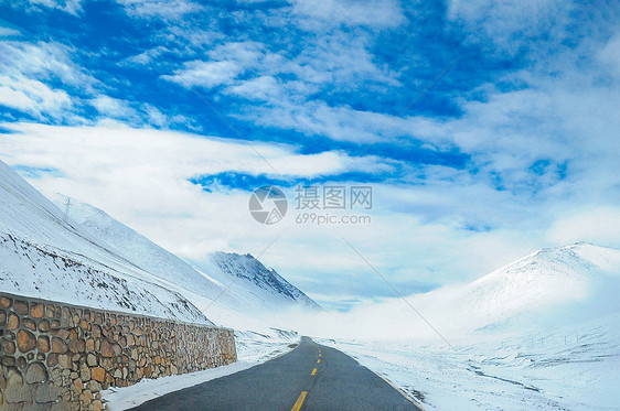 西藏雪山天路图片