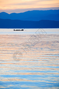 云南泸沽湖日出背景图片