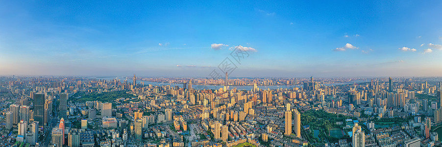 城市蓝天夕阳晚霞下的城市天际线风光全景长图背景