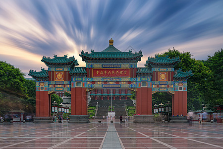 晚霞下的重庆大礼堂广场图片