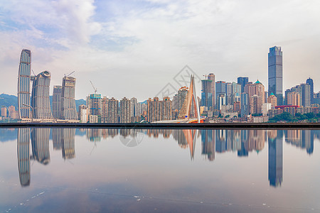 水面城市重庆嘉陵江天际线倒影背景