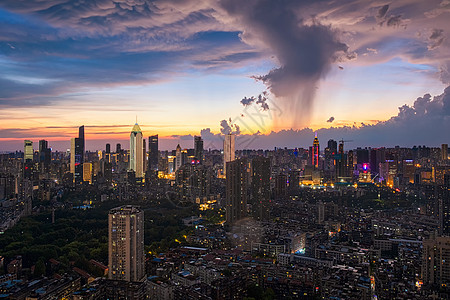 台风暴雨极端天气下的城市夜景风光背景