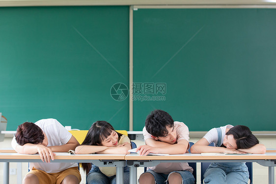 大学生上课睡觉休息图片
