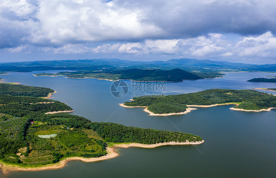 水库岛屿风景图片