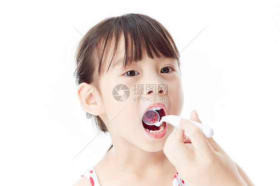 小女孩做牙齿检查图片
