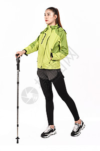 运动登山杖的女生图片