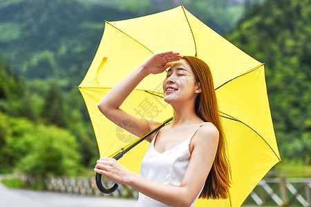 美女户外撑伞打伞形象高清图片