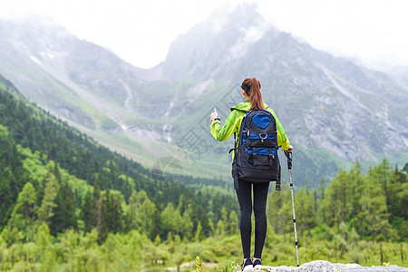 女生爬山图片 女生爬山素材 女生爬山高清图片 摄图网图片下载