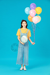 活力时尚女性手持气球背景图片