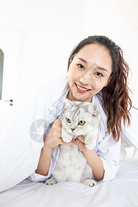 美女抱着宠物猫高清图片