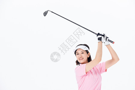 中年女性挥杆打高尔夫球图片